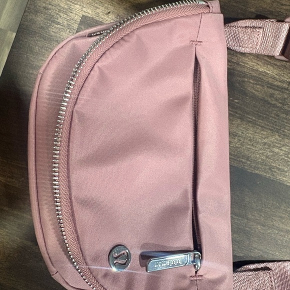 lululemon athletica Mauve Belt Bag - Picture 1 of 4